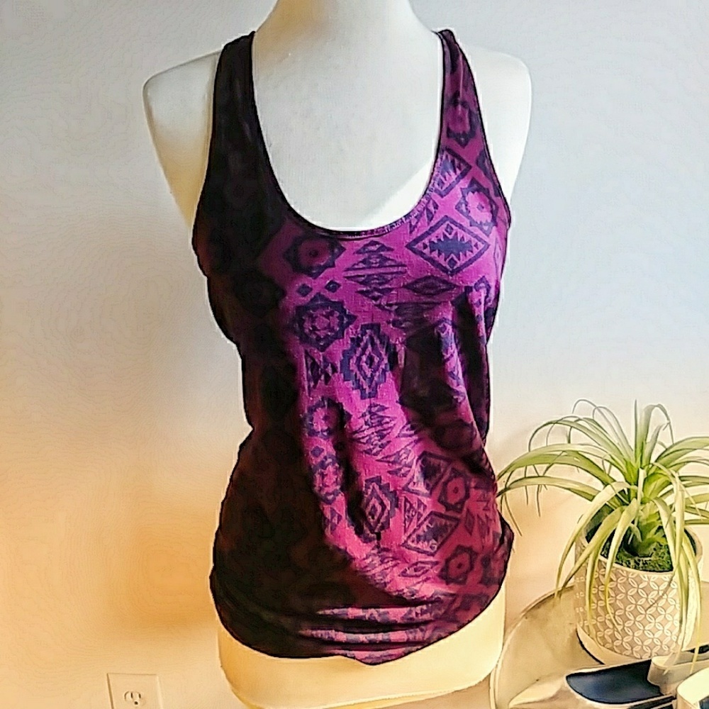 VS pink muscle shirt. Small [0011]